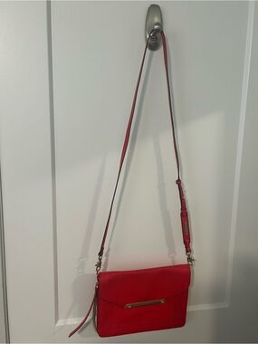 Stella & Dot Always Be By Your Side Convertible Crossbody/Clutch in Poppy Red
